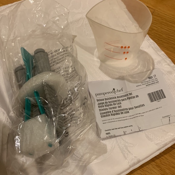 NWT-Pampered Chef quicksicle maker and accessory set - Picture 2 of 4